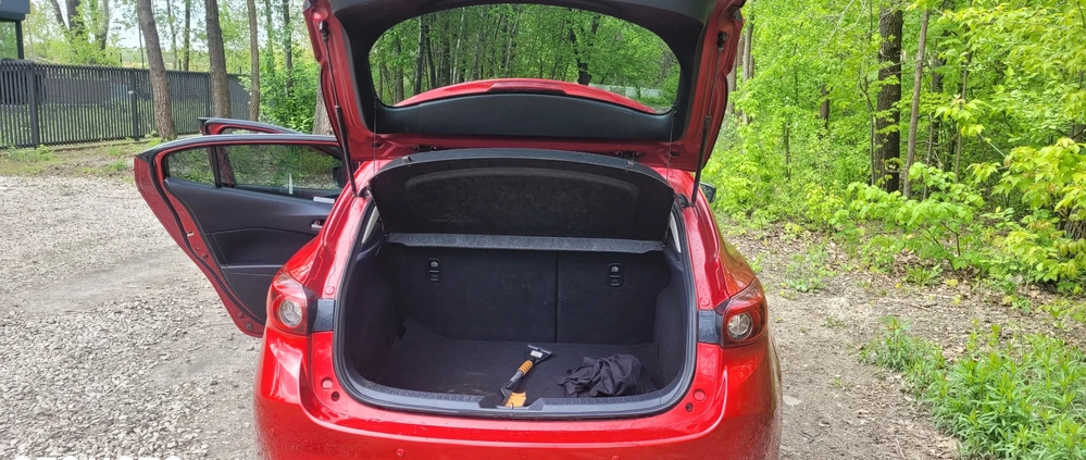 Mazda 3 cena 49500 przebieg: 120000, rok produkcji 2014 z Warszawa małe 211